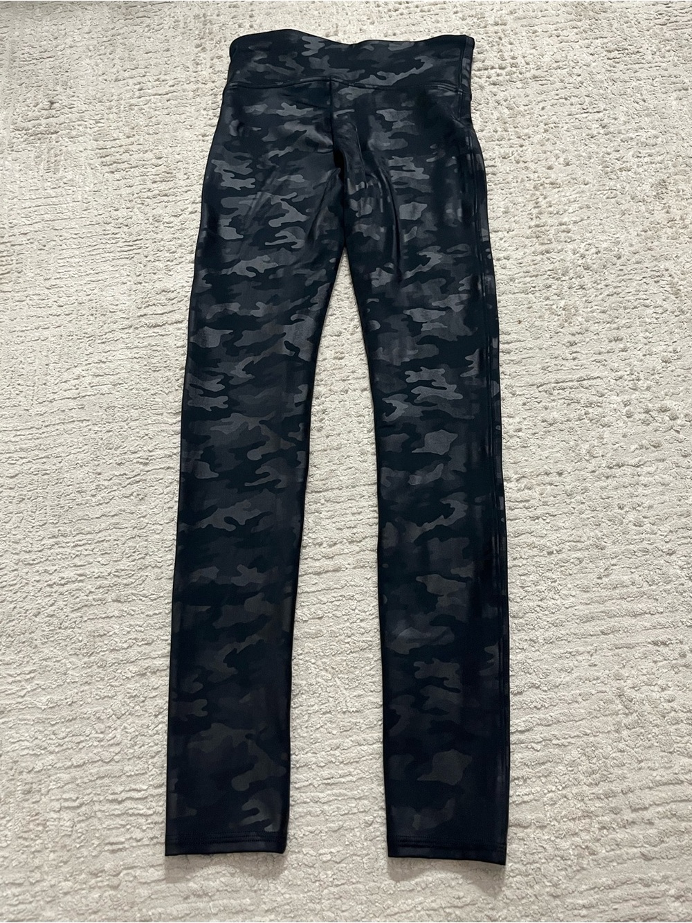 NWT SPANX Camo Faux Leather Leggings - Picture 7 of 7